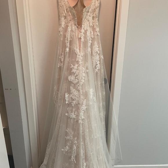 Lillian west wedding dress - Picture 4 of 8